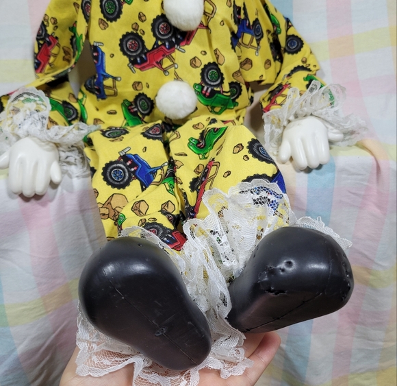 Creepy sad clown plastic head hands feet with truck fabric and block body - Picture 4 of 7